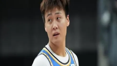 “尤文新星塞桑前途未卜，意媒聚焦伊莫塔转会波及”