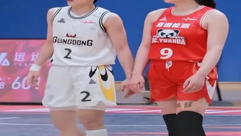 泽佩达与法默再战在即：称重落幕，战意高昂紧张升级